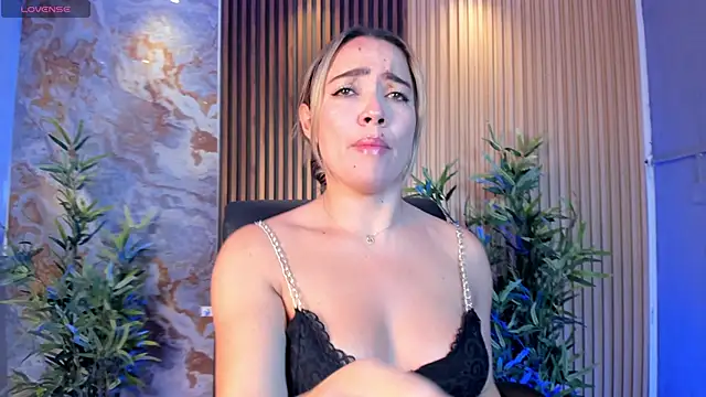 Snapshot of Alessia_Taylorr chatting on September 30, 2025, 12:32 pm Alessia Taylorr online show from September 30, 2025, 12:32 pm