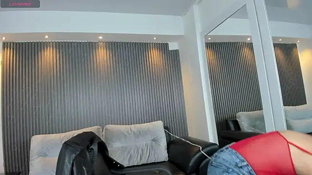 Snapshot of Alessia_Taylorr chatting on October 1, 2025, 12:22 pm Alessia Taylorr online show from October 1, 2025, 12:22 pm