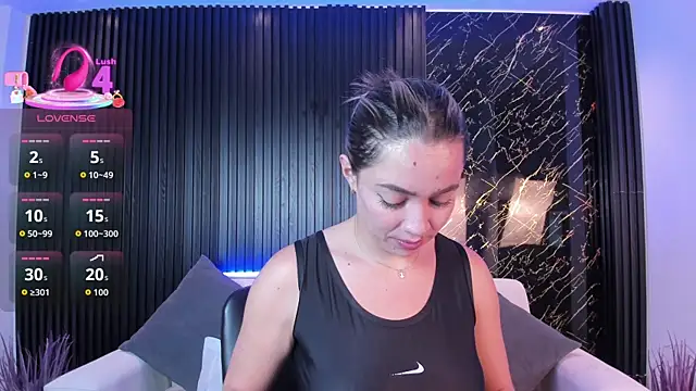 Snapshot of Alessia_Taylorr chatting on October 2, 2025, 11:39 am Alessia Taylorr online show from October 2, 2025, 11:39 am