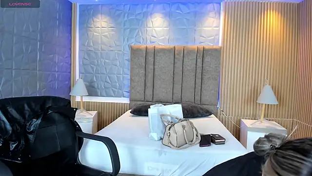 Snapshot of Alessia_Taylorr chatting on October 15, 2025, 12:05 pm Alessia Taylorr online show from October 15, 2025, 12:05 pm