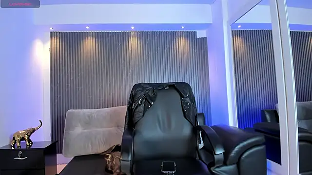 Snapshot of Alessia_Taylorr chatting on December 18, 2025, 12:22 pm Alessia Taylorr online show from December 18, 2025, 12:22 pm