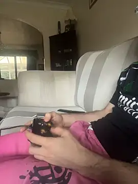 Snapshot of EE123458 chatting on November 7, 2025, 3:01 pm EE123458 online show from November 7, 2025, 3:01 pm