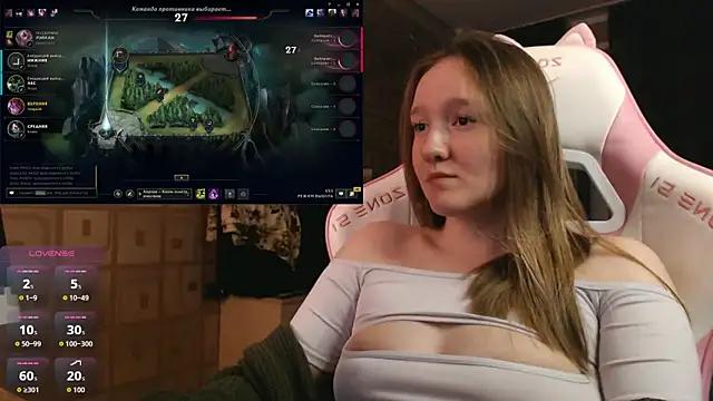 MoonlishSiren online show from September 28, 2025, 8:03 pm