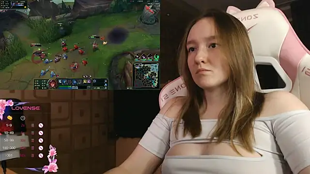 MoonlishSiren online show from October 4, 2025, 7:12 pm