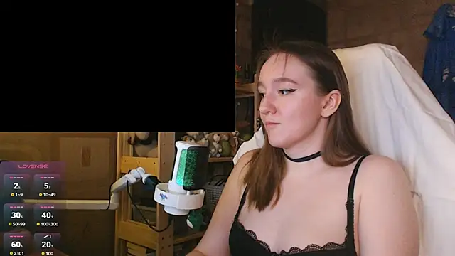 MoonlishSiren online show from July 25, 2026, 9:45 pm