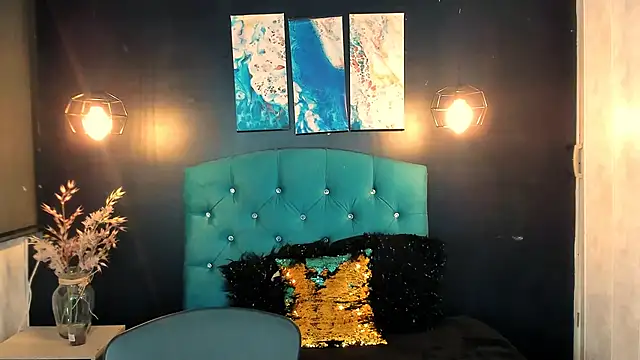Snapshot of LiaCooper_ chatting on December 5, 2024, 10:45 pm LiaCooper online show from December 5, 2024, 10:45 pm