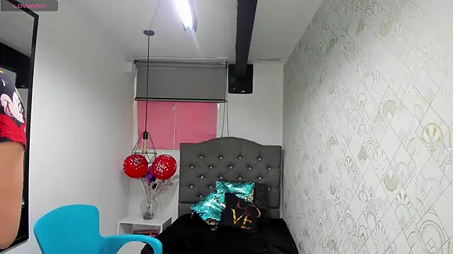 Snapshot of LiaCooper_ chatting on March 5, 2025, 6:34 pm LiaCooper online show from March 5, 2025, 6:34 pm