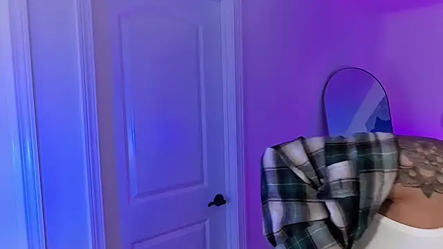 Snapshot of OutdoorXventure chatting on October 27, 2025, 4:05 am OutdoorXventure online show from October 27, 2025, 4:05 am