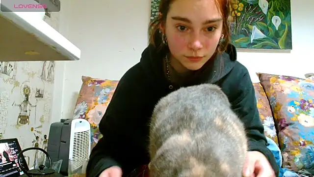 Sophie Bell online show from February 19, 2025, 4:44 pm