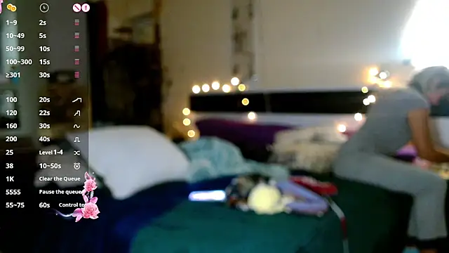 Sophie Bell online show from September 11, 2025, 6:08 pm