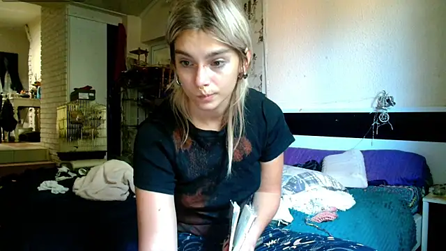 Sophie Bell online show from September 13, 2025, 9:53 am