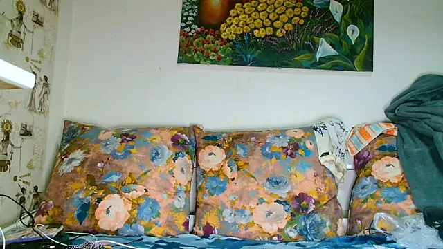 Sophie Bell online show from October 1, 2025, 4:46 pm