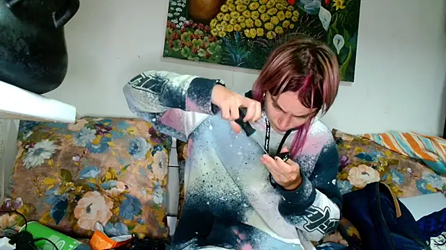 Sophie Bell online show from October 3, 2025, 5:32 pm