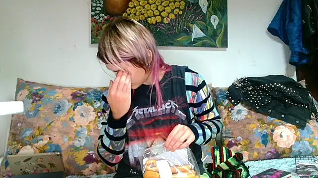 Sophie Bell online show from October 13, 2025, 3:45 pm