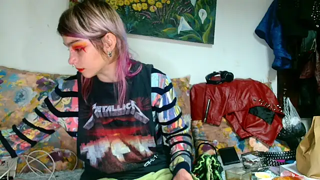 Sophie Bell online show from October 17, 2025, 5:26 pm