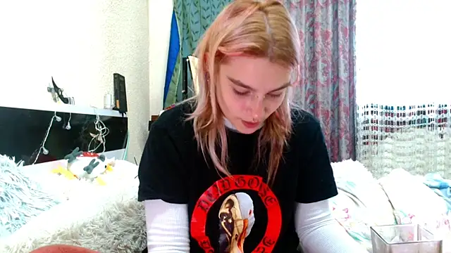 Sophie Bell online show from May 10, 2026, 4:34 pm
