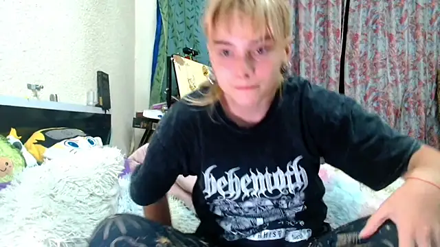 Sophie Bell online show from May 25, 2026, 8:37 pm