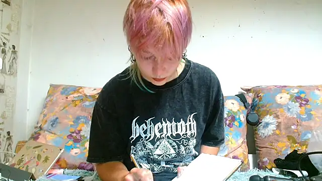 Sophie Bell online show from June 13, 2026, 8:07 pm