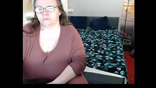 Snapshot of Sweetboobs chatting on April 10, 2026, 8:35 pm Sweetboobs online show from April 10, 2026, 8:35 pm