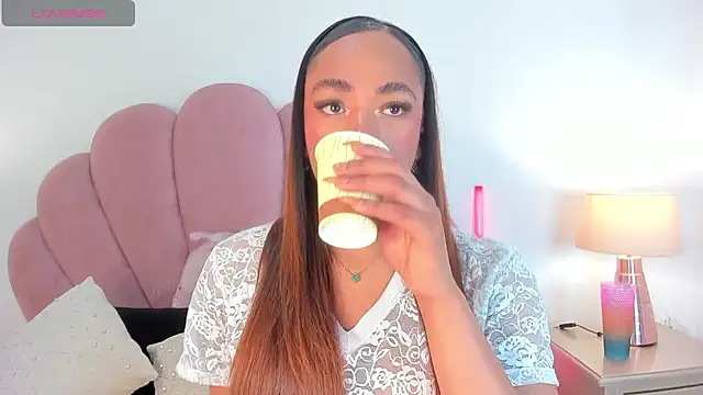 Nicole Paradise online show from February 2, 2026, 12:59 pm