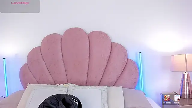 Nicole Paradise online show from March 6, 2026, 12:45 pm