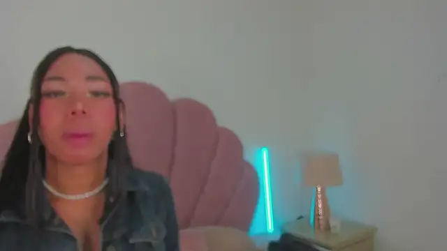 Nicole Paradise online show from April 10, 2026, 12:54 pm