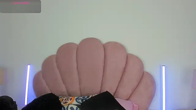 Snapshot of Nicole_Paradise chatting on May 14, 2026, 1:29 pm Nicole Paradise online show from May 14, 2026, 1:29 pm