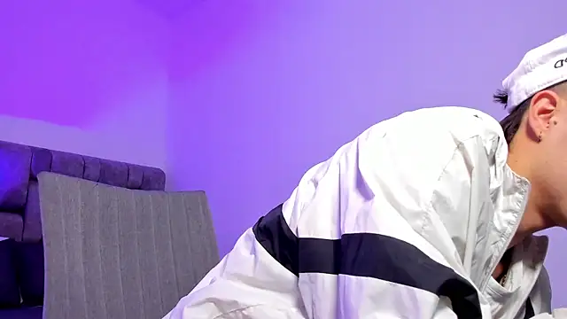 Snapshot of MarcusCollinss_ chatting on December 17, 2024, 12:00 pm MarcusCollinss online show from December 17, 2024, 12:00 pm