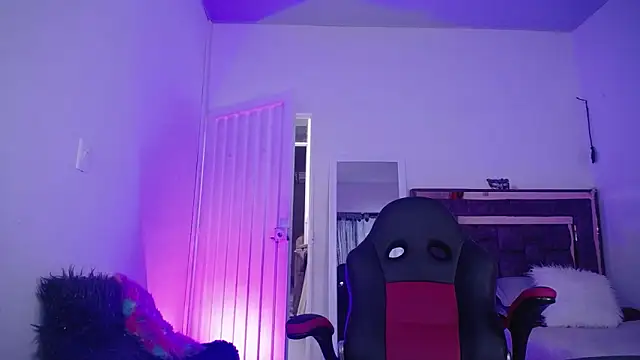 Snapshot of alejandrafitt chatting on October 22, 2025, 9:25 pm alejandrafitt online show from October 22, 2025, 9:25 pm