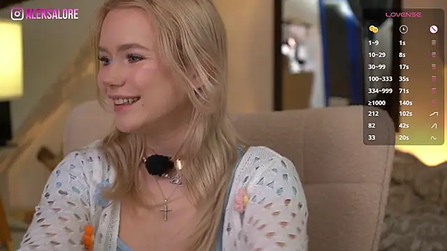 Snapshot of LexieLoree chatting on January 7, 2026, 4:04 am LexieLoree online show from January 7, 2026, 4:04 am