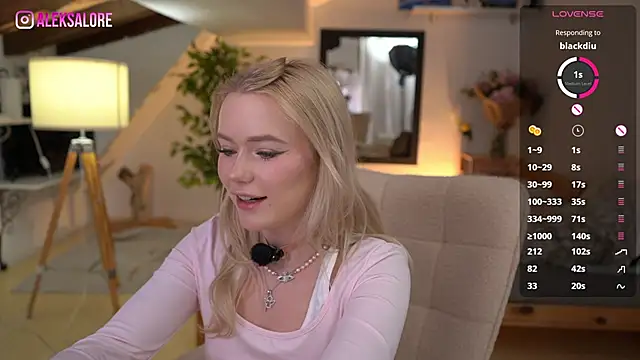 Snapshot of LexieLoree chatting on January 11, 2026, 4:06 am LexieLoree online show from January 11, 2026, 4:06 am