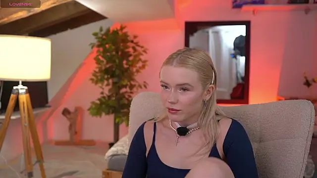 Snapshot of LexieLoree chatting on February 14, 2026, 4:09 am LexieLoree online show from February 14, 2026, 4:09 am