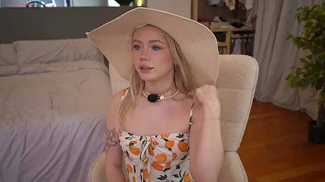 Snapshot of LexieLoree chatting on March 2, 2026, 3:09 am LexieLoree online show from March 2, 2026, 3:09 am