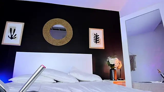 VioletPaket online show from November 29, 2025, 1:25 pm