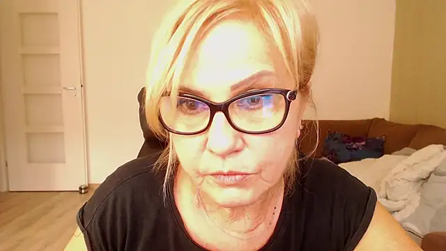 Snapshot of amberdoll4u chatting on March 16, 2025, 2:22 pm amberdoll4u online show from March 16, 2025, 2:22 pm