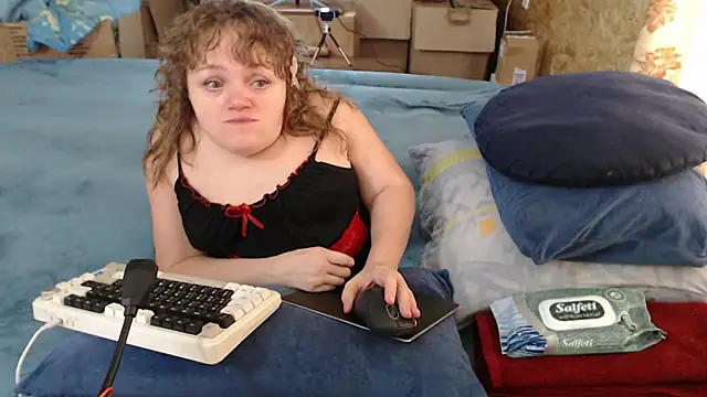 Snapshot of MiniNatalie chatting on September 10, 2025, 5:40 am MiniNatalie online show from September 10, 2025, 5:40 am