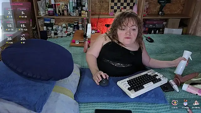 Snapshot of MiniNatalie chatting on November 9, 2025, 3:38 am MiniNatalie online show from November 9, 2025, 3:38 am