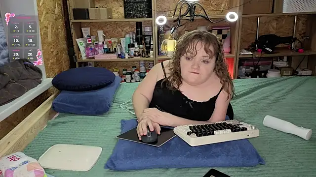 MiniNatalie online show from December 20, 2025, 2:24 pm