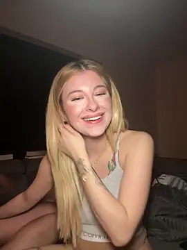 Mia-Minou online show from February 12, 2025, 5:37 pm