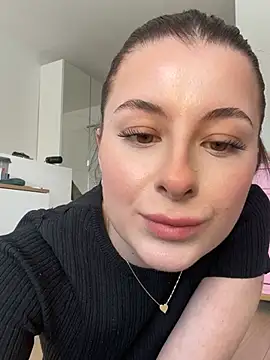 Mia-Minou online show from February 19, 2026, 1:29 pm