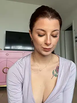 Mia-Minou online show from April 1, 2026, 8:04 am