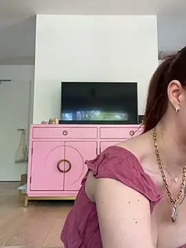 Snapshot of Mia-Minou chatting on April 27, 2026, 9:40 am Mia-Minou online show from April 27, 2026, 9:40 am