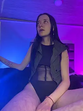 Isabella 21x online show from April 16, 2026, 9:39 pm