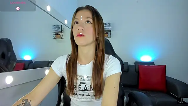 Snapshot of roxanne_jones1 chatting on November 28, 2025, 8:11 pm roxanne jones1 online show from November 28, 2025, 8:11 pm