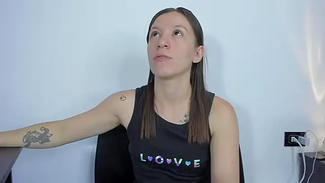 Snapshot of roxanne_jones1 chatting on June 12, 2026, 6:07 pm roxanne jones1 online show from June 12, 2026, 6:07 pm