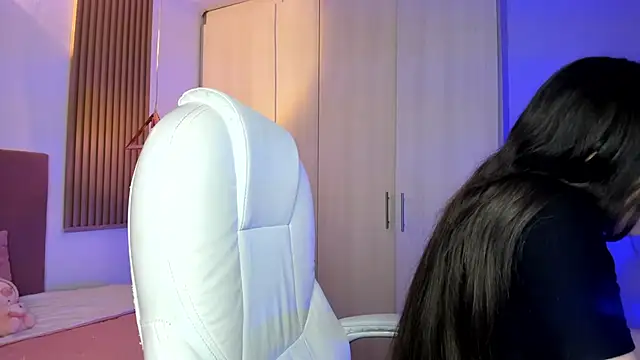 mia nevaeh online show from December 16, 2025, 8:25 pm