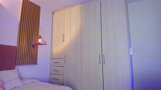 mia nevaeh online show from March 21, 2026, 5:49 pm