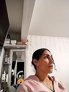 Snapshot of Corina_hot chatting on January 23, 2025, 2:02 am Corina hot online show from January 23, 2025, 2:02 am