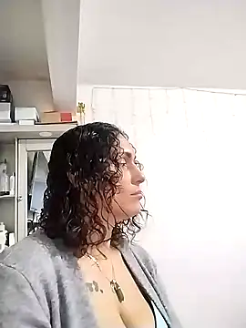 Snapshot of Corina_hot chatting on January 27, 2025, 10:16 pm Corina hot online show from January 27, 2025, 10:16 pm