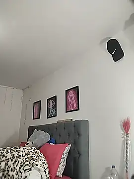 Snapshot of Corina_hot chatting on March 19, 2025, 8:43 pm Corina hot online show from March 19, 2025, 8:43 pm